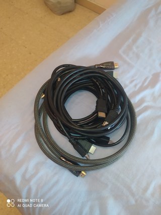 Consola Xbox One + 5 Cables HDMI