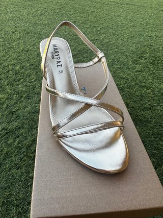 Sandalias doradas MARYPAZ a estrenar T.38