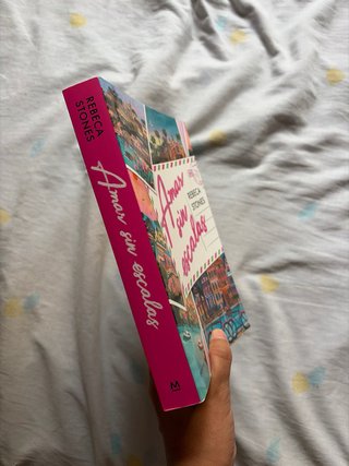 Amar Sin Escalas / Love Without Layovers