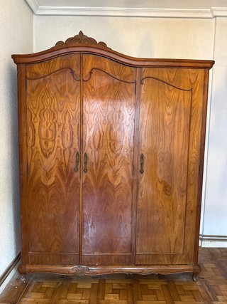 Armario antiguo de madera