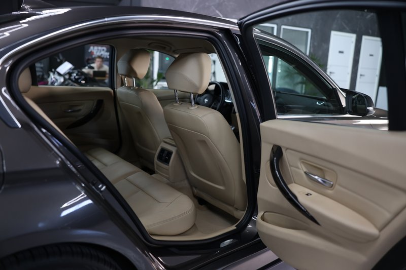 BMW Serie 3 2013, foto 24