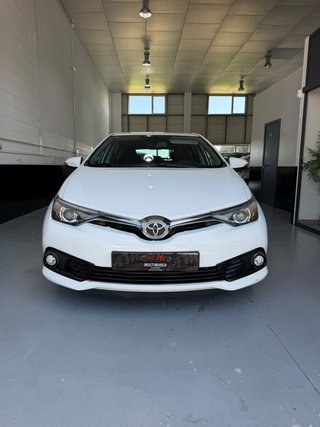 Toyota Auris 2015