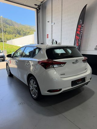 Toyota Auris 2015