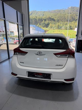 Toyota Auris 2015