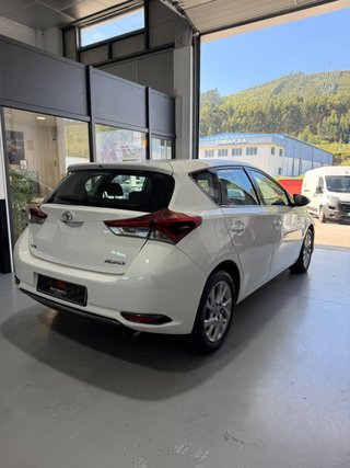 Toyota Auris 2015