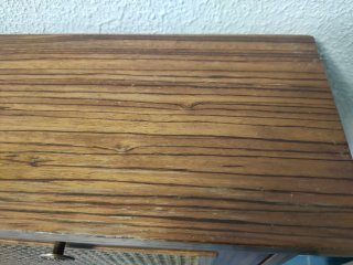 Cubre radiador vintage de madera y ratán