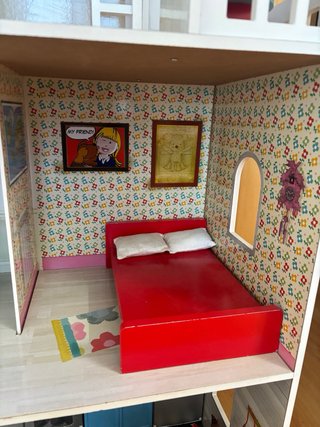 Casita de muñecas de madera