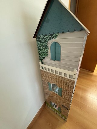 Casita de muñecas de madera