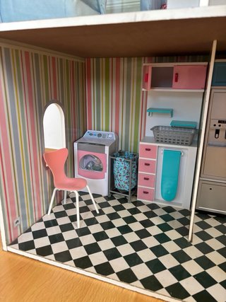 Casita de muñecas de madera