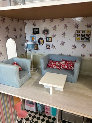 Casita de muñecas de madera