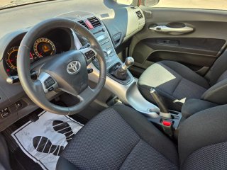 Toyota Auris 2011