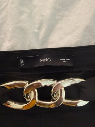 Pantalón palazzo Mango negro cinturón eslabones