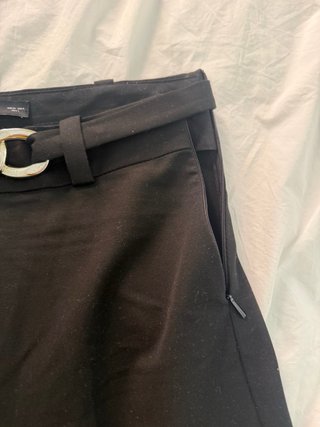 Pantalón palazzo Mango negro cinturón eslabones