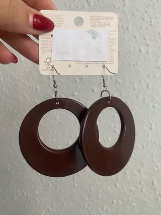 Pendientes de invitada marrón chocolate Parfois