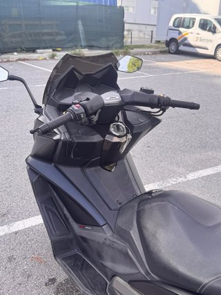 Kymco AK550