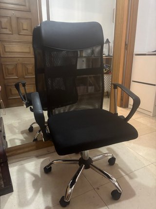 Silla de Oficina Negra con Ruedas