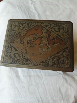 Caja de música y joyero antiguo metal repujado (Vi