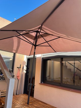 Mesa de Jardín de Madera con Parasol