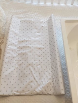 Bañera para bebé blanca y cambiador/colchoneta