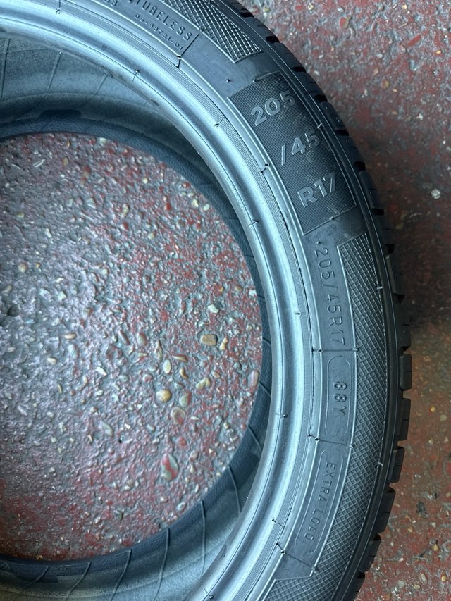 2 Neumáticos KLEBER DYNAXER HP5 205/45R17 88Y