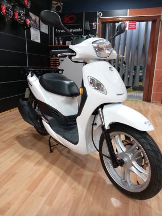 Scooter 125, monoplaza especial para reparto