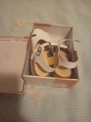 Sandalias de vestir blancas para niño