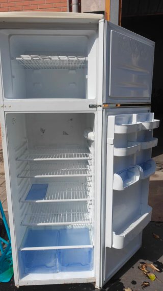 Nevera de dos puertas blanca