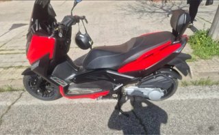 Scooter Roja y Negra