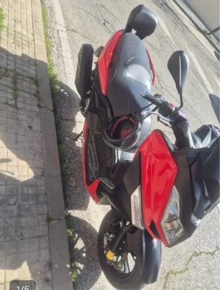 Scooter Roja y Negra