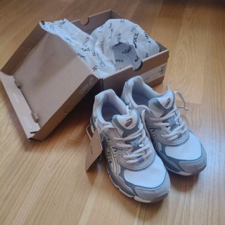 Zapatillas Asics GEL-NYC Gris y Blanco