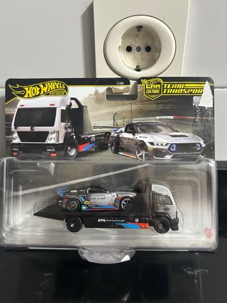 Hot Wheels Team Transport Ford Mustang RTR