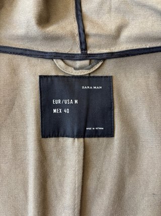 Chaqueta / parka ligera con estampado militar
