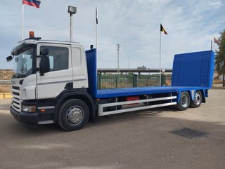 Scania P 380-CAMIONES PORTAMAQUINARIAS
