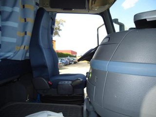 Scania P 310-CAMIONES PORTAMAQUINARIAS