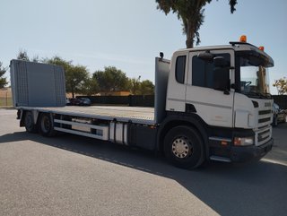 Scania P 380-CAMIONES PORTAMAQUINARIAS