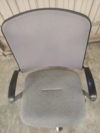 Silla despacho gris con ruedas. Ref AD52