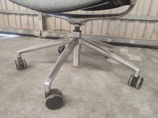 Silla despacho gris con ruedas. Ref AD52