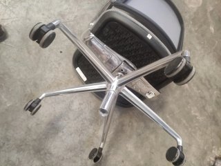 Silla despacho gris con ruedas. Ref AD52