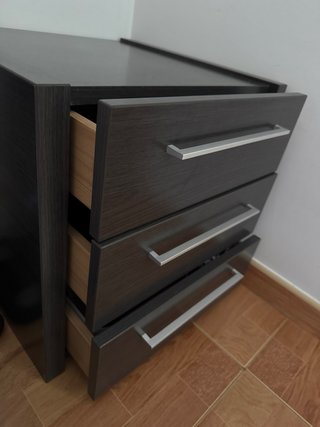 Mesita de noche de madera