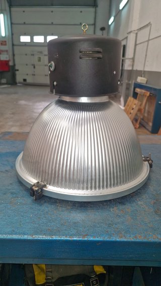Foco industrial metálico