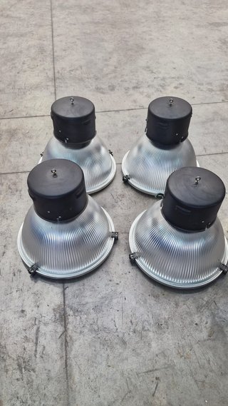 Foco industrial metálico