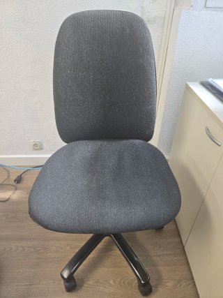 Silla de oficina gris