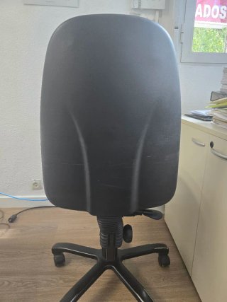 Silla de oficina gris