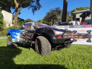 ARRMA SENTON 4x4 3S BLX RTR