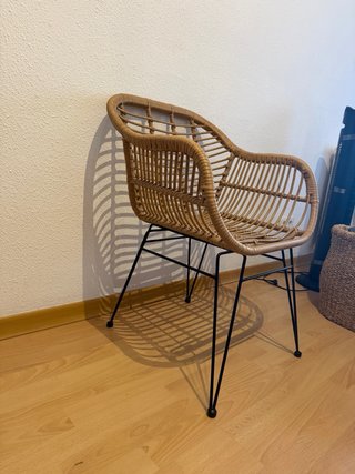 2 Sillas Ratan Marrón y metal negro. Estilo sklum