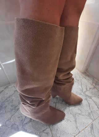 Botas altas Bershka beige,sin estrenar T.39