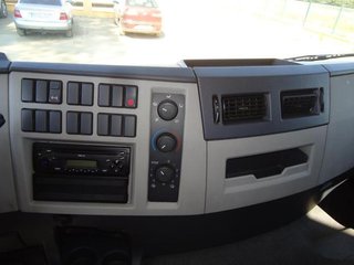 Volvo FL 240-CAMIONES GRUAS