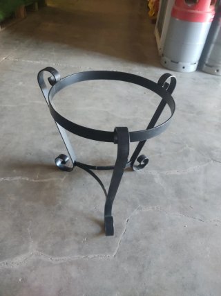 Pie de forja negro