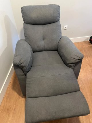 Sillón reclinable gris de tela. Como nuevo
