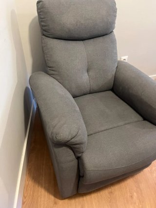 Sillón reclinable gris de tela. Como nuevo